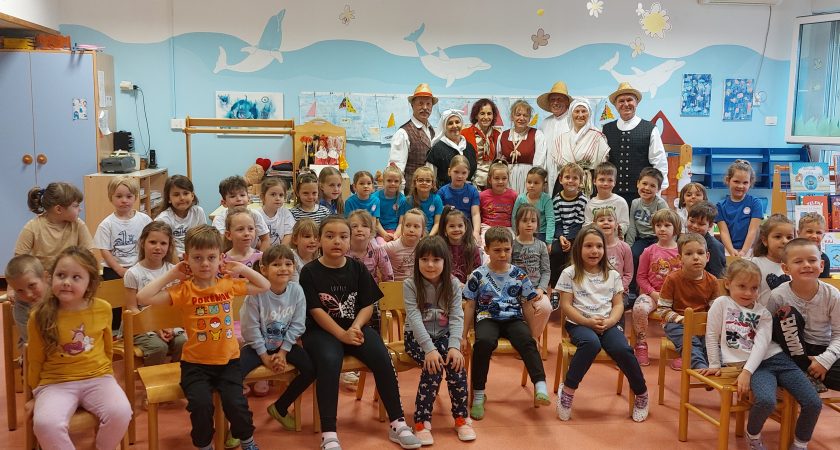 Folklorna skupina Kamenčki v Piranu