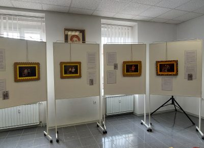 Razstava in predstavitev UNESCO projekta Obleka od veka do veka v čitalnici Kosovelove knjižnice Sežana