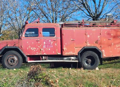 Otroci iz skupine Kameleončki na obisku pri gasilcih