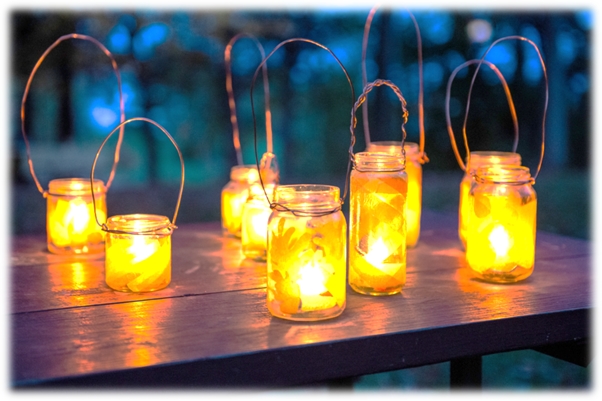 Nočni sprehod po vrtcu z laternami