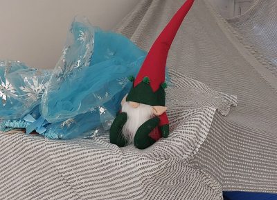 Otroci iz skupine Kameleončki in škrat Vilko v drugem decemberskem tednu