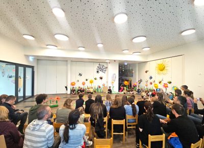 Dramatizacija pravljice Pika Pikapolonica, darilo za mamico