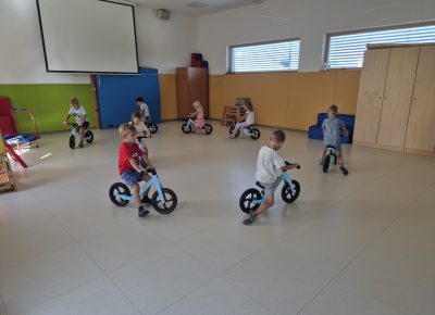 September pri skupini Pikapolonice