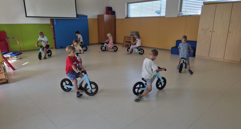 September pri skupini Pikapolonice